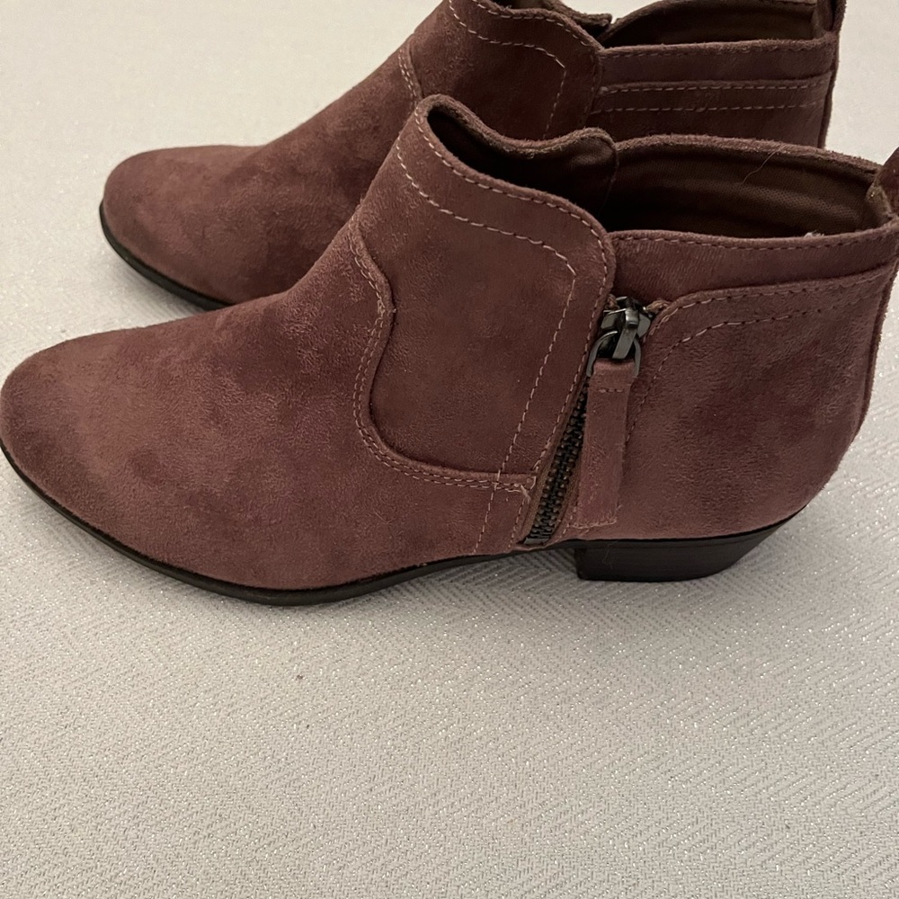 New….Womens Arizona Brown Dress Boots. Size 8.